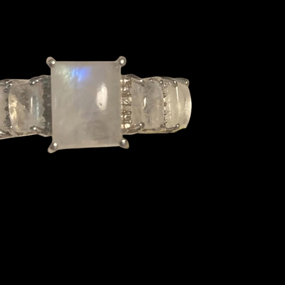 Genuine Rainbow Moonstone in Platinum over Sterling Silver Ring Size 7! NWT - Picture 3 of 4